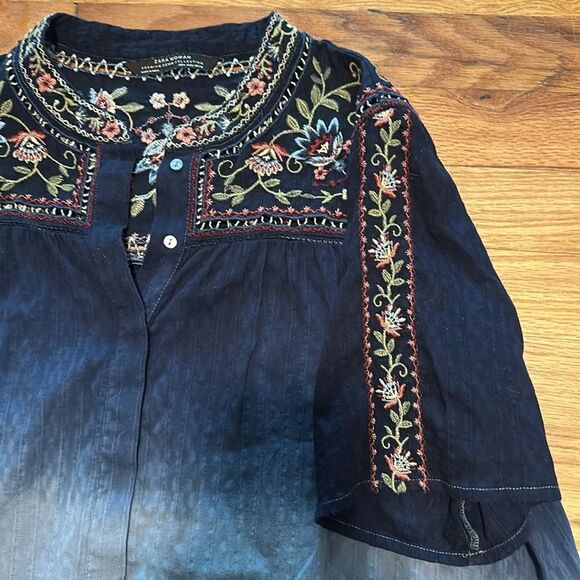 ZARA Blue/Grey Ombré Floral Embroidered Cotton Top, Hidden Button Front Sz Large - Picture 5 of 15